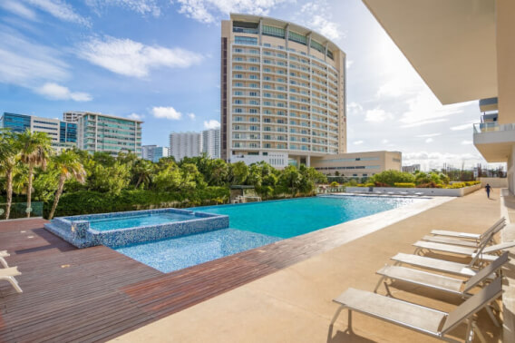 Loft with balcony in a gated community for sale, Zona Hotelera, Canc&uacute;n