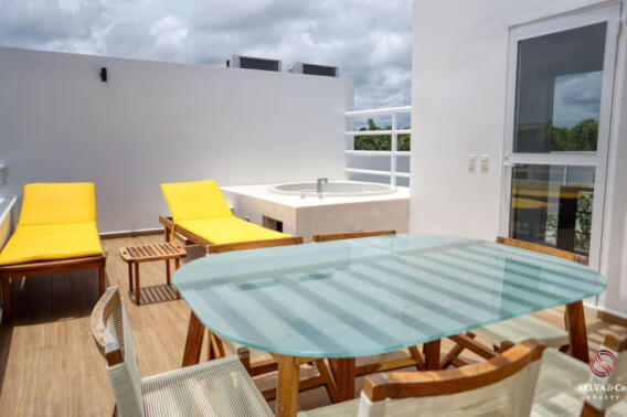 Penthouse with Private Terrace, Jacuzzi and Rooftop for Sale