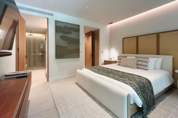 Oceanfront penthouse with private rooftop and kids&amp;#39; club, for sale