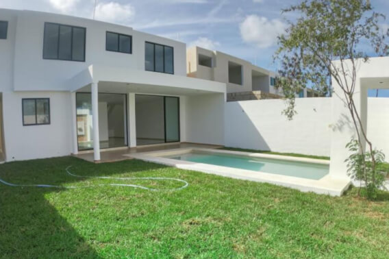 Residence with garden and private pool, clubhouse, Zona Norte for sale, Merida.