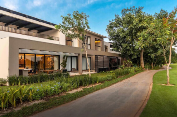 Residence with garden and private pool for sale, Yucat&aacute;n Country Club, M&eacute;rida