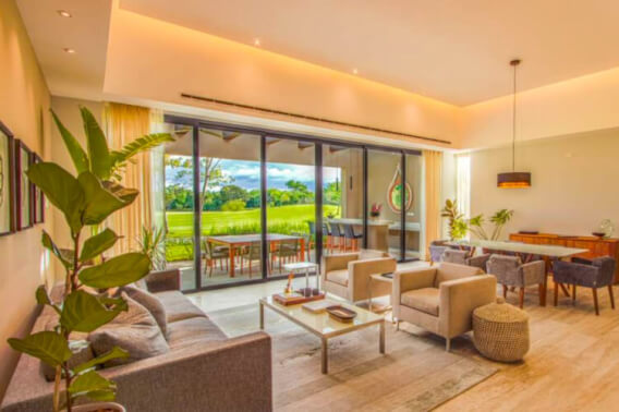 Residence with garden and private pool for sale, Yucat&aacute;n Country Club, M&eacute;rida