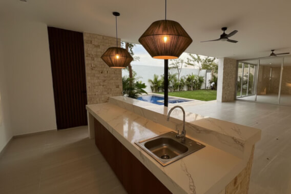 Two-story residence with private pool for sale, Xcanat&uacute;n, M&eacute;rida