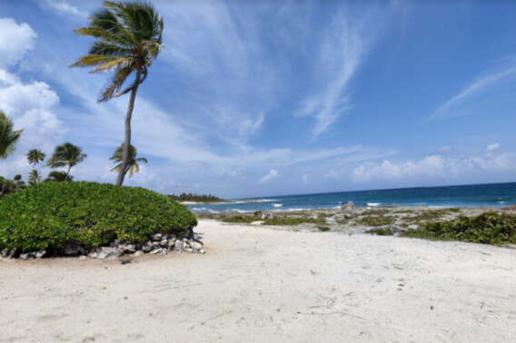 Land for developer, 1,000 m2, for sale in gated community with access to the sea, in Sirenis, Akumal, Tulum