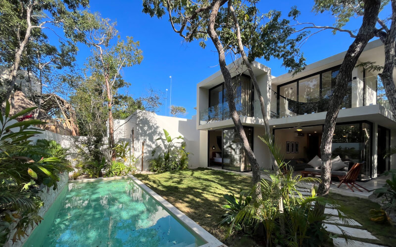 Villa with private pool and garden, 5 bedrooms, marble floor, new for