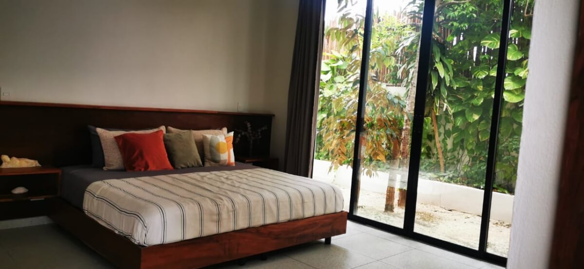 Casa con alberca y roof top con jacuzzi privado, spa, jungle gym, amueblada y equipada, re-venta Region 15 Tulum.