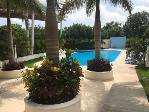 House with private pool, TV room, 1 terrace, 3 balconies, clubhouse with sports courts and amenities in Gated community, Aqua, Cancun, for s