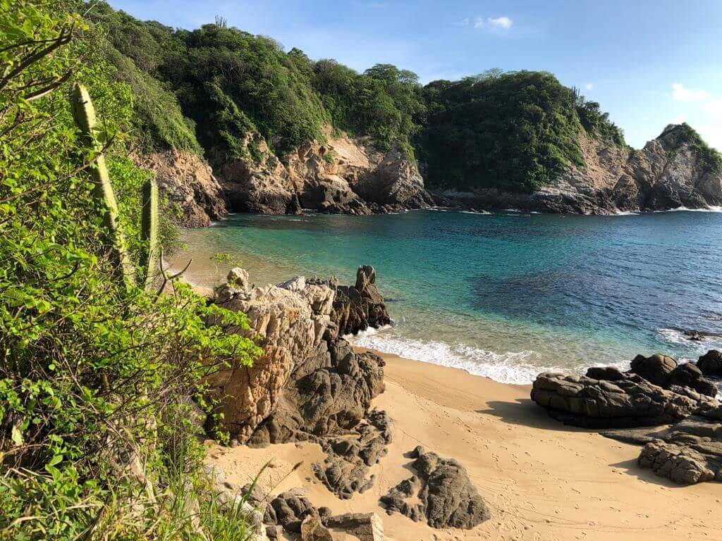 Beachfront land for sale in Huatulco, 57 meters of beach, Land use: residential-tourist Ideal for boutique hotel or residential development,