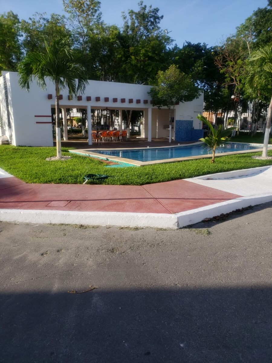 House in gated community with pool, playground for children and central park, in Marsella II for sale Playa del Carmen.