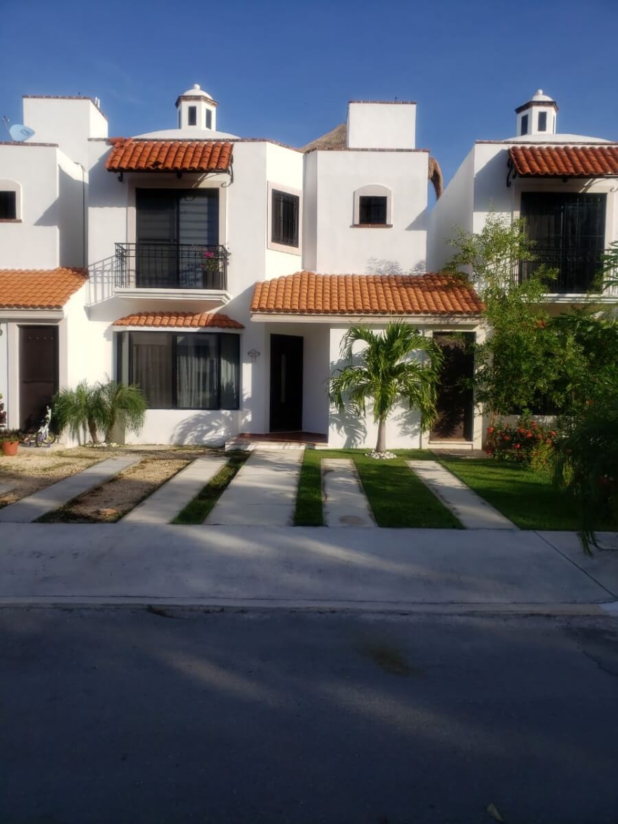 Casa en residencial privado PRECIO REDUCIDO con alberca, juegos para niños y parque central, en Marsella II en venta Playa del Carmen.