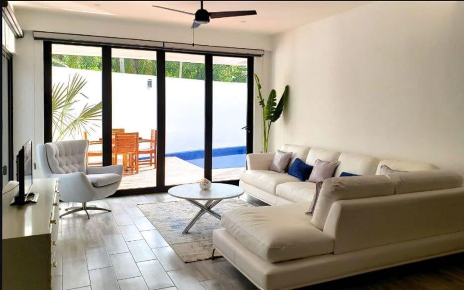 Luxury pet-friendly condominium with pool and gym for sale in Huatulco.