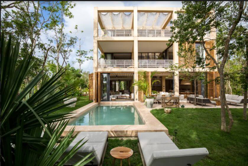 4 bedroom house with private pool, ocean access 2 independent studios for sale in Playacar Phase 2.