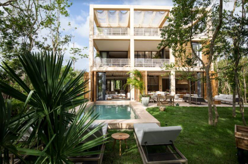4 bedroom house with private pool, ocean access 2 independent studios for sale in Playacar Phase 2.