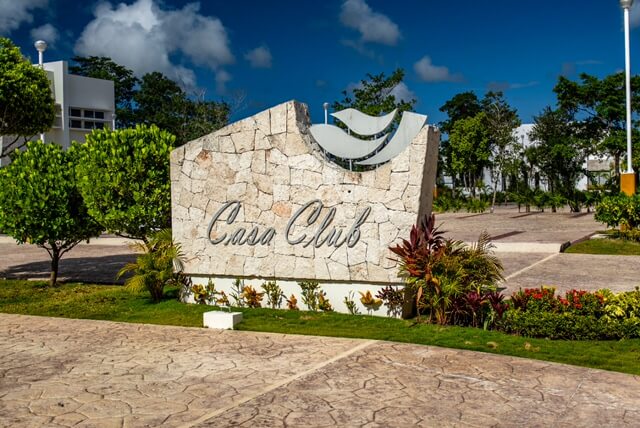 Lote en residencial privado con casa club, canchas de Padel, en venta en Cancun