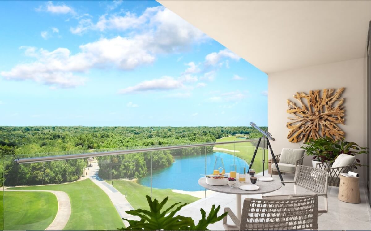 Golf course, penthouse with 129 m2 private terrace, service room, clubhouse, cenotes, beach club, parks, 2 covered parking spaces, pre-const
