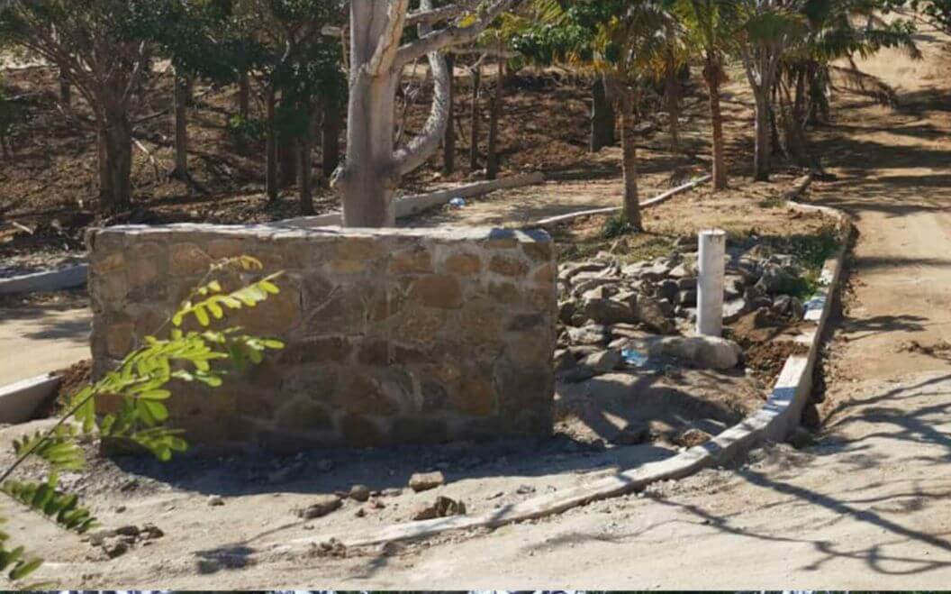Terreno a 2 minutos de la playa (1km) residencial, titulo de propiedad, cableado subterráneo, agua, en venta Cuatunalco, Huatulco, Oaxaca.