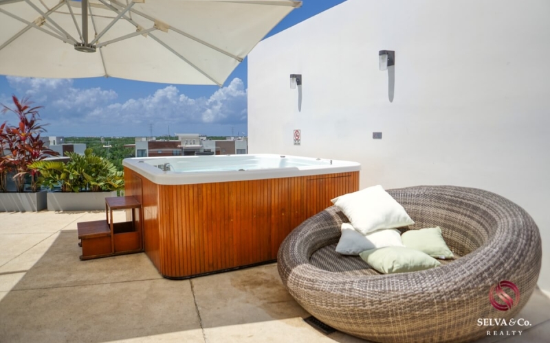 Condo with 3 pools, roof top terrace with 5 Jacuzzis, barbecue area, terrace with bar, in Lagunas de Ciudad Mayakoba for sale.