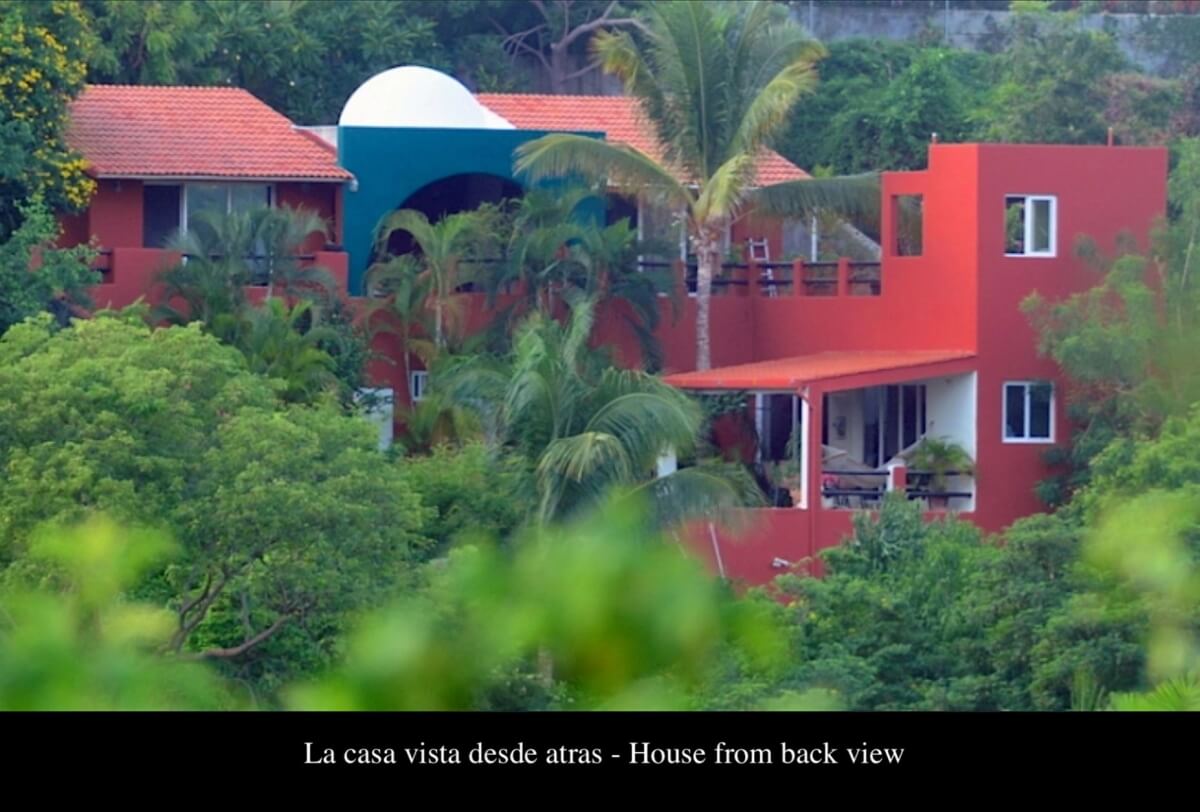Casa a 300 metros del mar, 2 albercas, roof top, en venta, La Bocana, Huatulco.