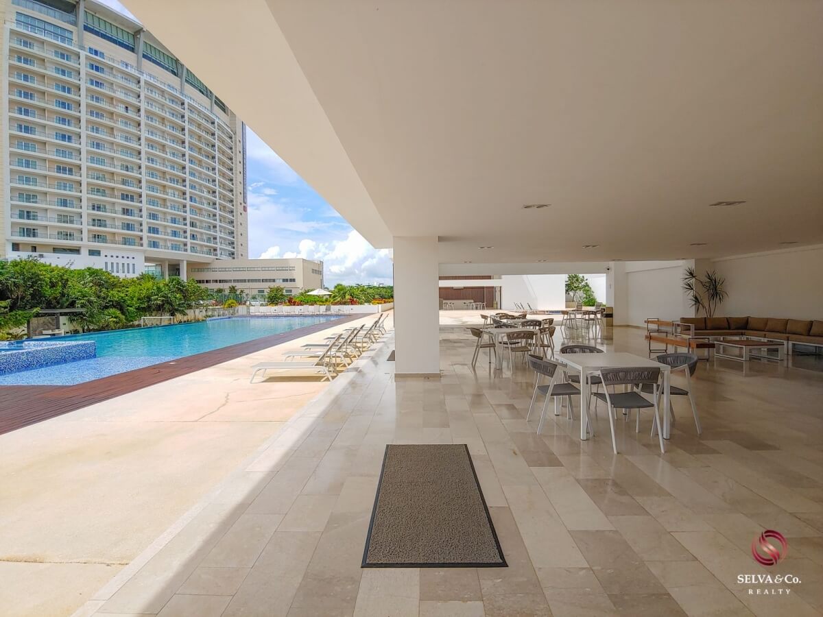 2 bedroom apartment with Gym, Pool and Jacuzzi for sale, Hotel Zone, Cancun.