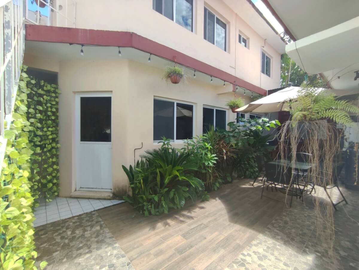 House with private pool and garden, parking for 2 cars, laundry room and storage, garage for 2 cars, space for expansion, pre-construction,