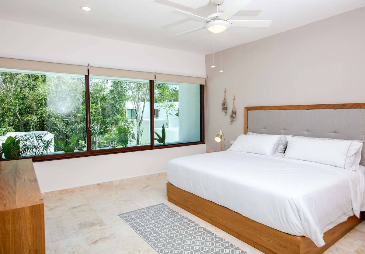 5 bedroom house, with private pool, hot tub spa, smart key card, amenities: gym, juice and coffee bar, common pool, in Aldea Zama, Tulum