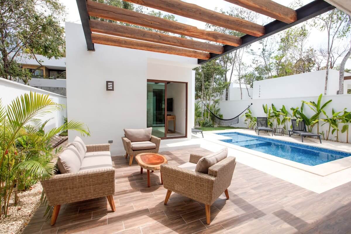Two-level house with private pool, terrace, patio, bar, cellar. Common areas, zen area, barbecue area, lounge bar.