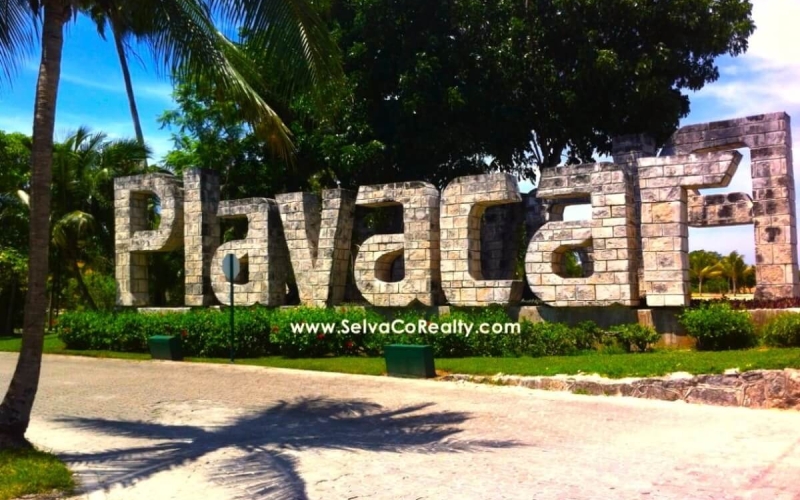 Residential land for sale in Playacar, common area with pool, on a golf course and with access to beach club.