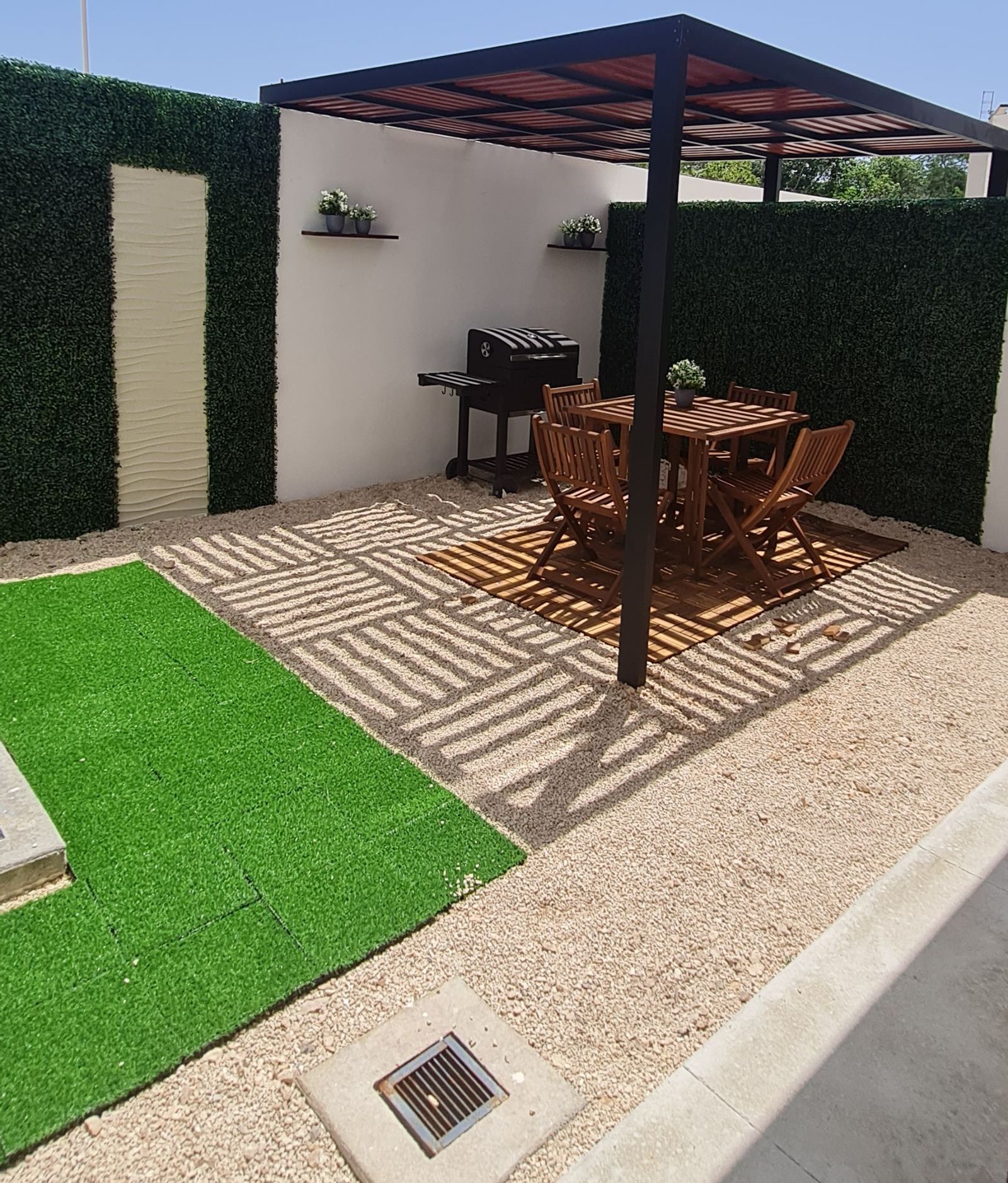 House with solar panels, garden with barbecue, club house with sports fields and pool, playground for children and more in Allergranzza gate