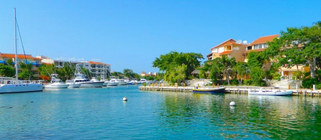 Single family lot with amenities for sale in Puerto Aventuras