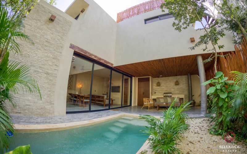 House with pool and roof top with jacuzzi, spa, jungle gym, spa, furnished and equipped, re-sale Region 15 Tulum.