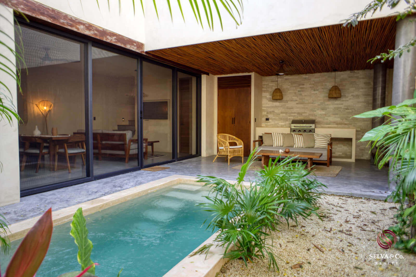 Villa con alberca privada , 2 Rec. +estudio, en residencial privado, rodeado de selva, con restaurante, co-working, area de yoga y fitness,