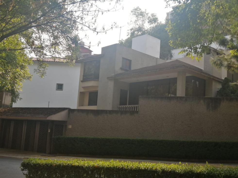 Residence with garden, jacuzzi, playground, library, utility room, parking for 5 cars, in Bosques de las Lomas for sale