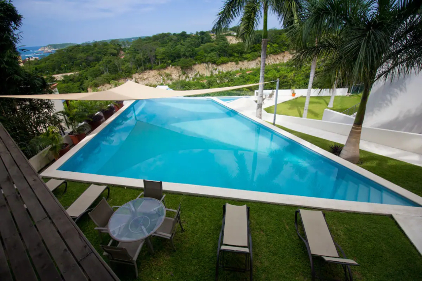 Departamento con  plunge pool privada, una cocina abierta y techada, cerca de Playa Arrocito, en venta Huatulco