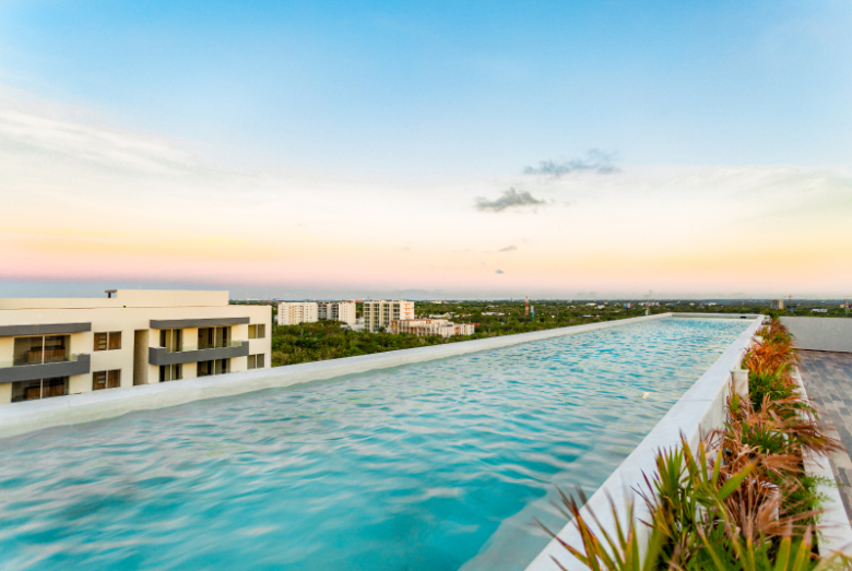 Apartment with concierge, cinema, spa, gym, sky lounge, restaurant, dog area and more amenities in pre-construction, Cancun for sale.