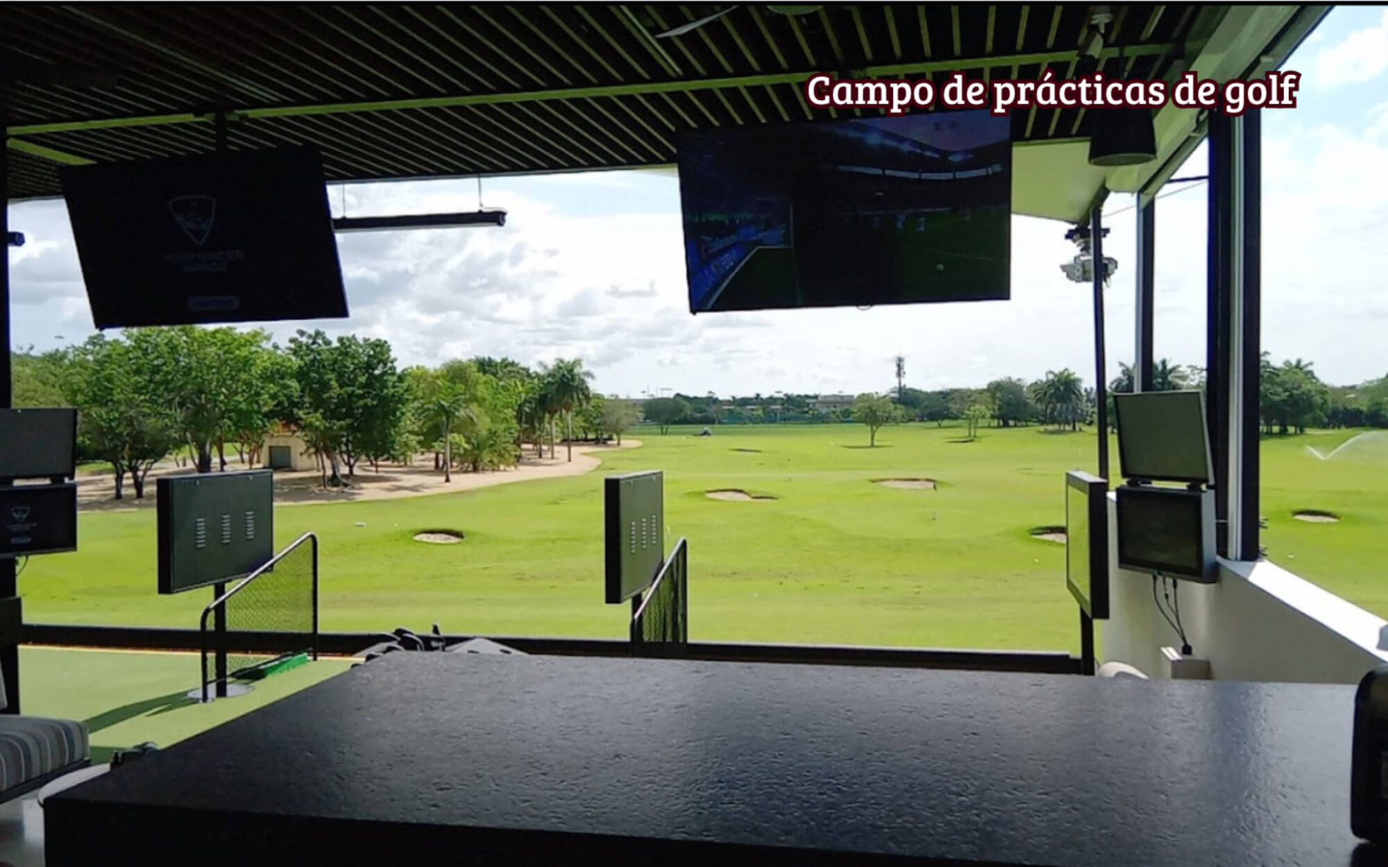 House with private pool in gated community with golf course and club house with exclusive amenities Yucatan Country Club, for sale in Mérida