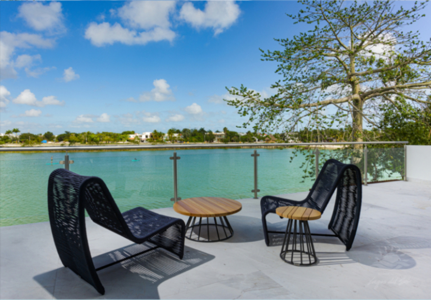Lakefront villa, private pool, double height, in gated community with clubhouse and amenities, Lagos del Sol, for sale in Cancun.