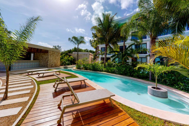 Condo in a green building with luxury common areas, solar panels, jacuzzi, gym, concierge, 10 minutes from the beach, in La Veleta Tulum