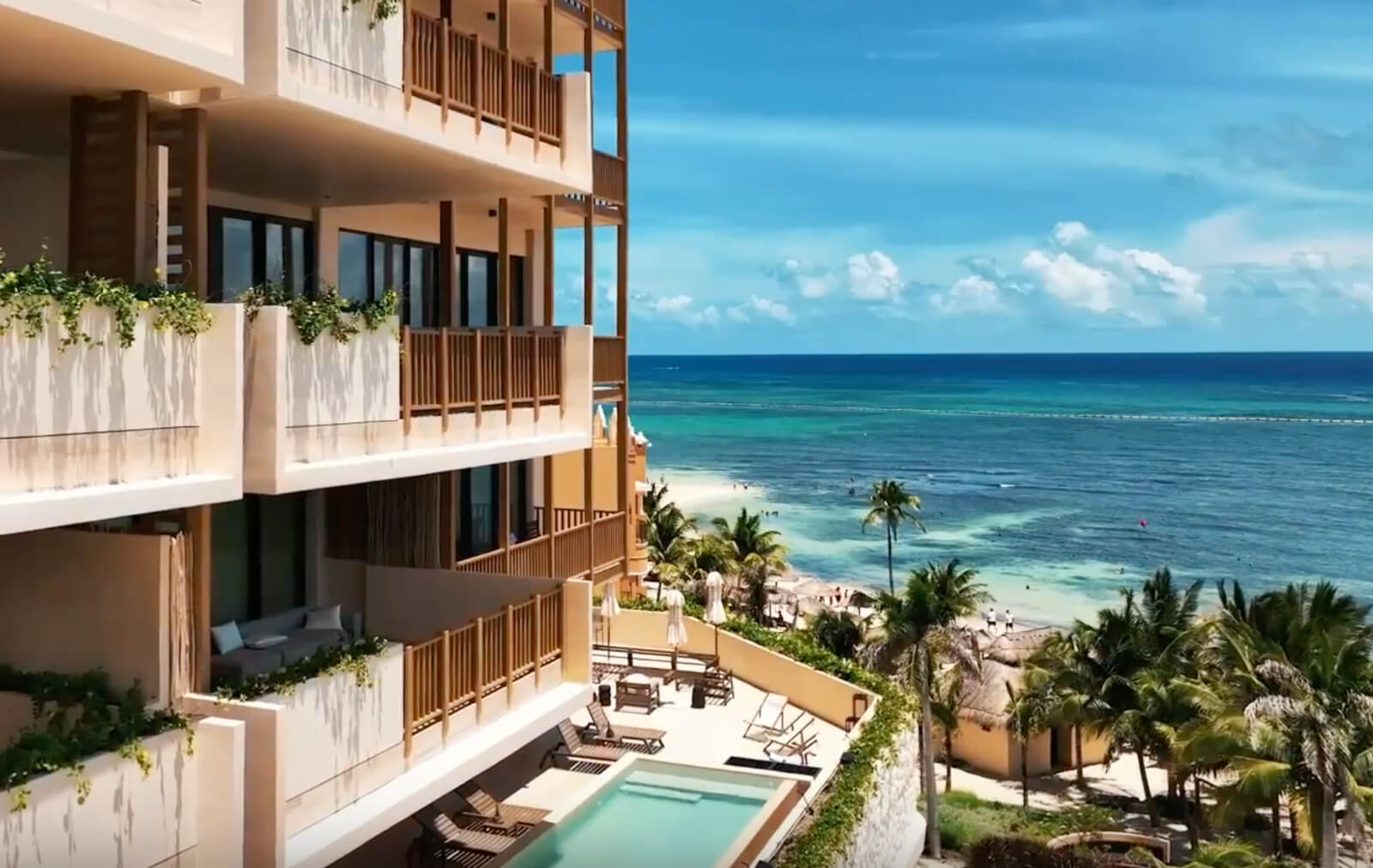 Luxury condo private pool, hotel amenities, beach club and PGA golf course, the most exclusive community of Playa del Carmen.