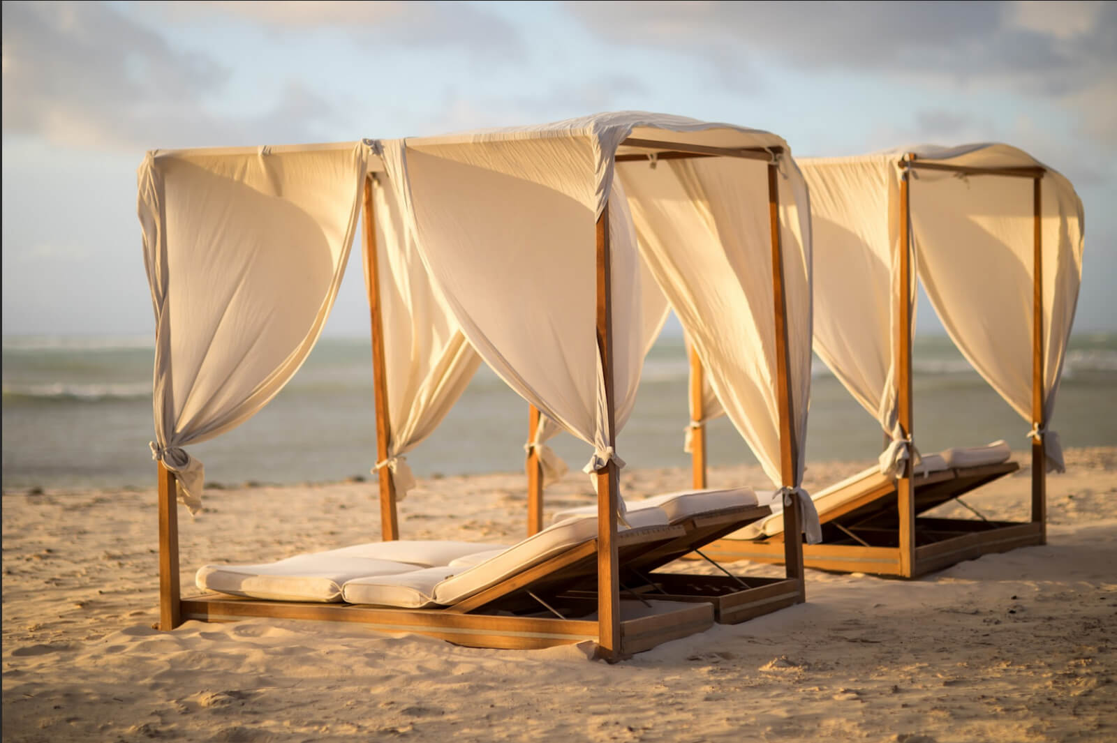 Departamento de lujo con club de playa, campo de golf y amenidades de hotel, en venta Playa del Carmen.