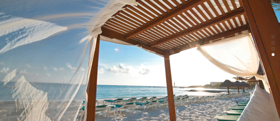 Departamento con Club de playa frente al mar, Alberca, gym y Salón de eventos, en   Costa mujeres, Cancun.