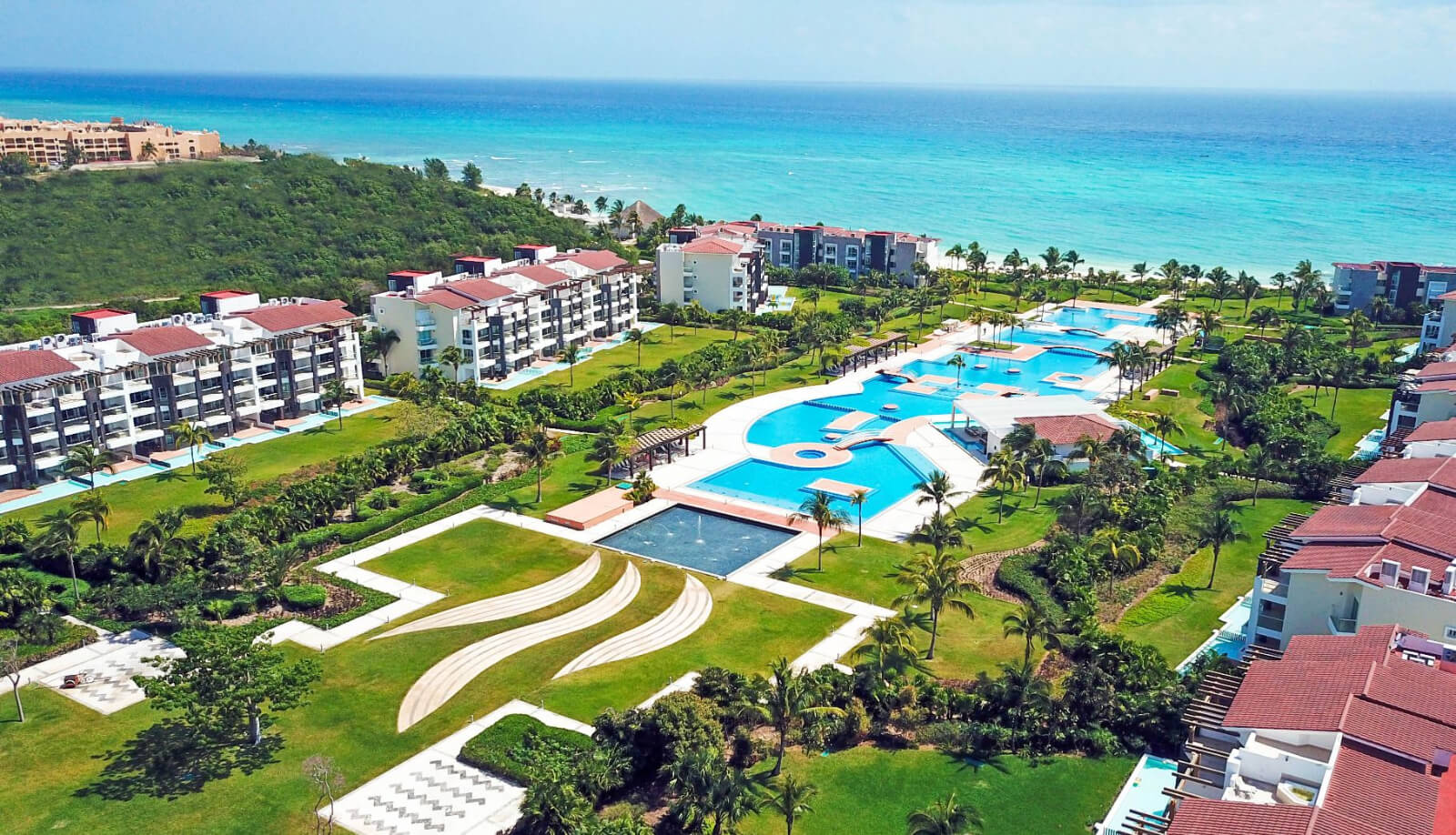 Condo for sale worh beach club, golf, pool, in Corasol, Playa del Carmen.