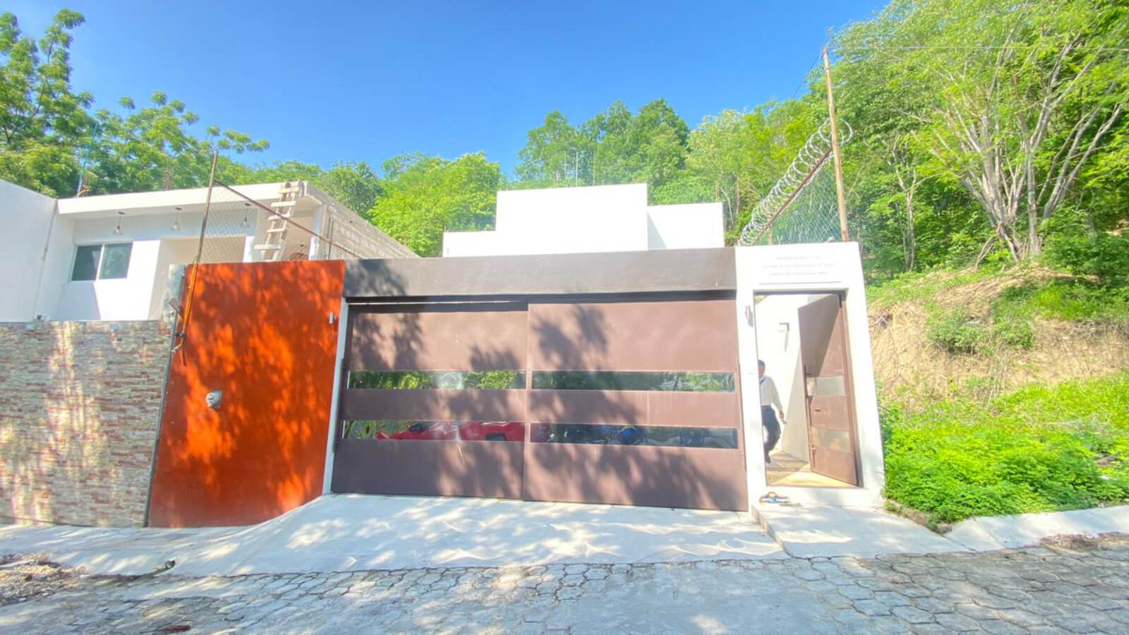 House in gated community with pool, jacuzzi, barbecue grill, playground for children, for sale, Sector O Huatulco.