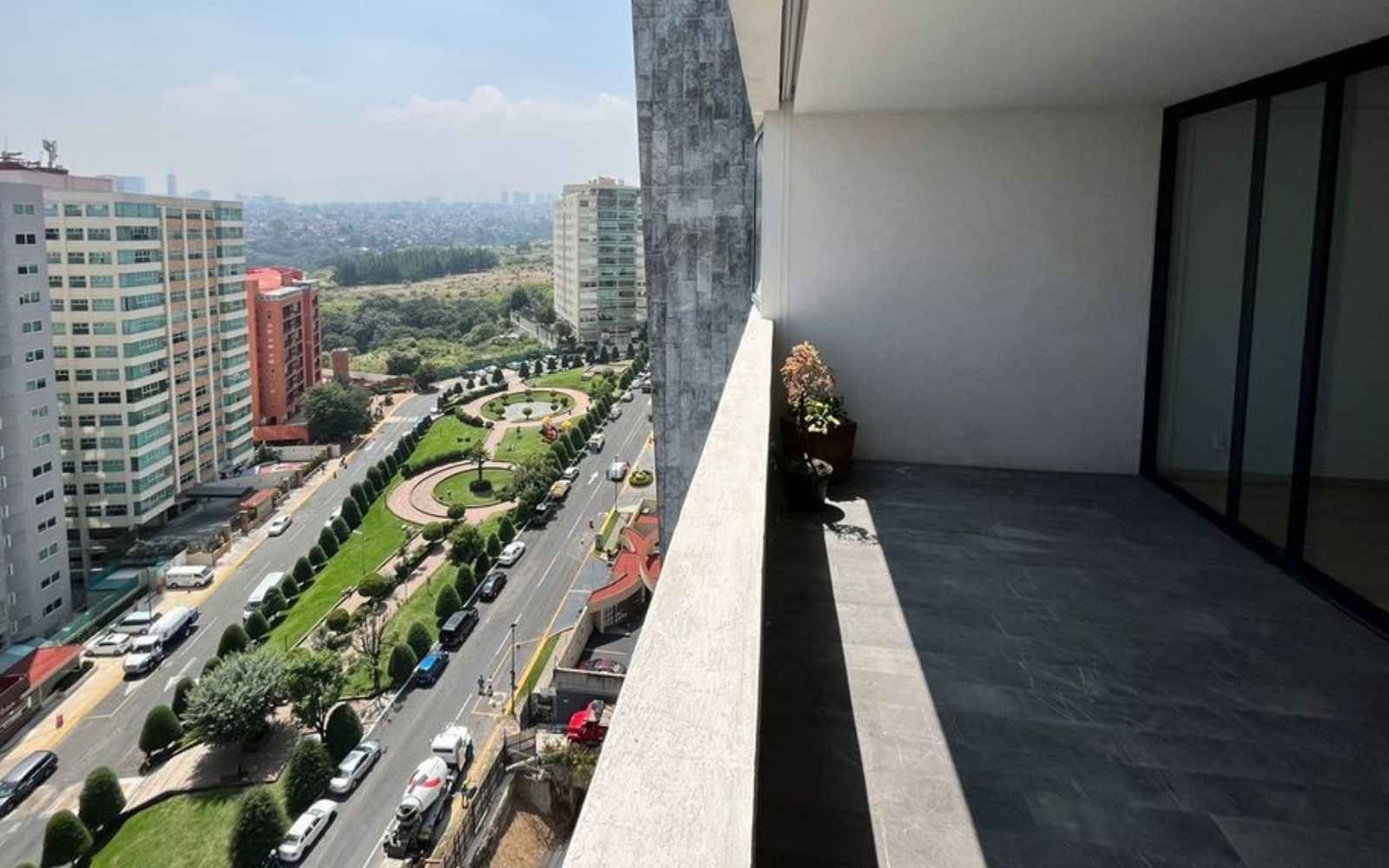 204 m2 condo with high ceilings, in Bosque Real, pet-friendly, covered pool, spa, playground, Huixquilucan Mexico City