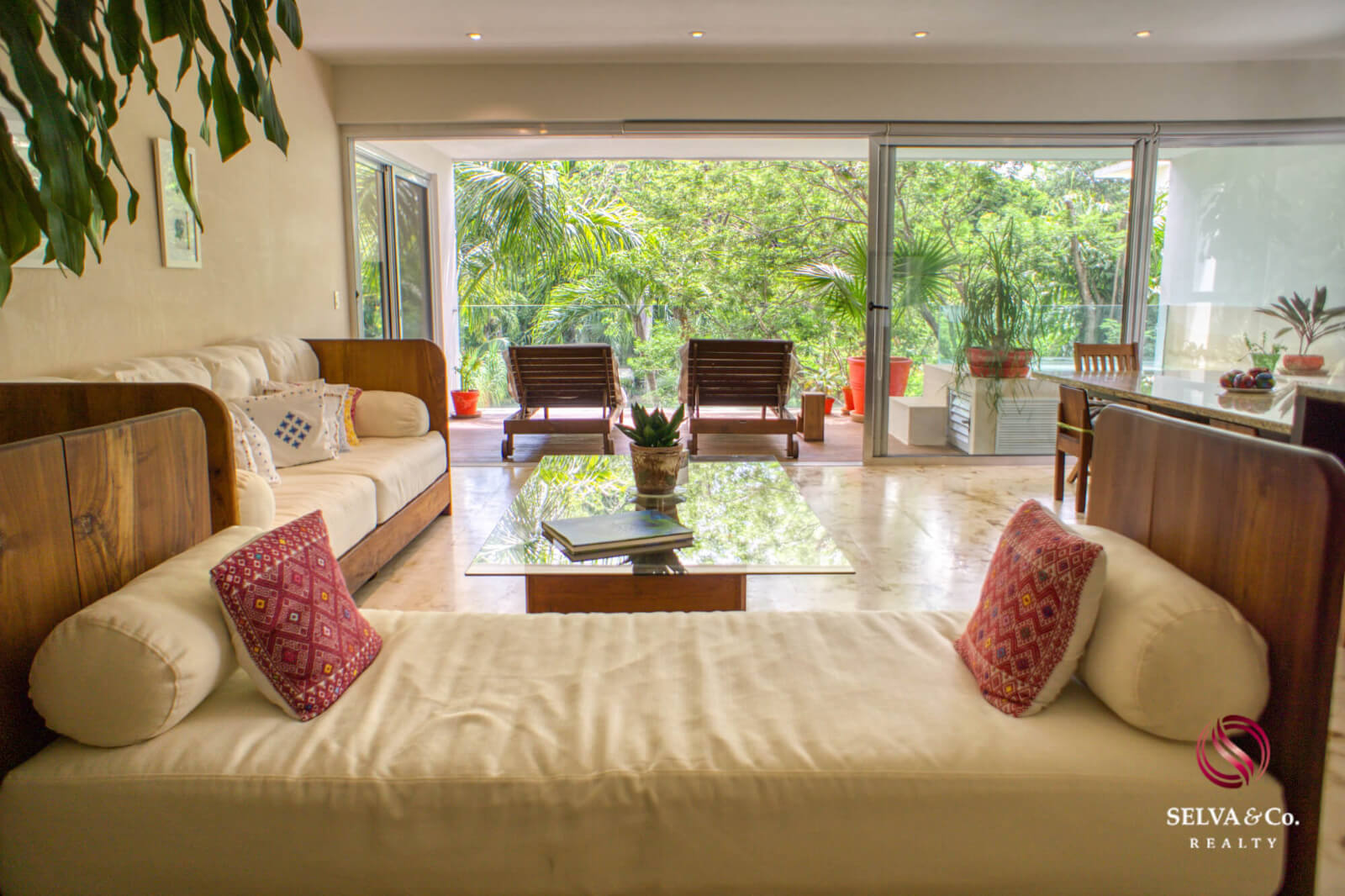 Luxury condo with garden, cenote, pool, 400 meters from the beach, pre-construction-sale Playacar