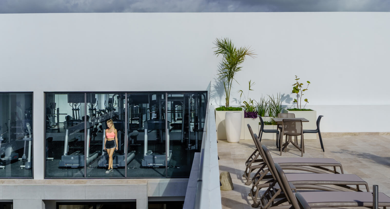 Condominio con Terraza Privada, 2 Albercas, Jacuzzi y Yoga deck, Zona Centro, venta, Playa del Carmen.