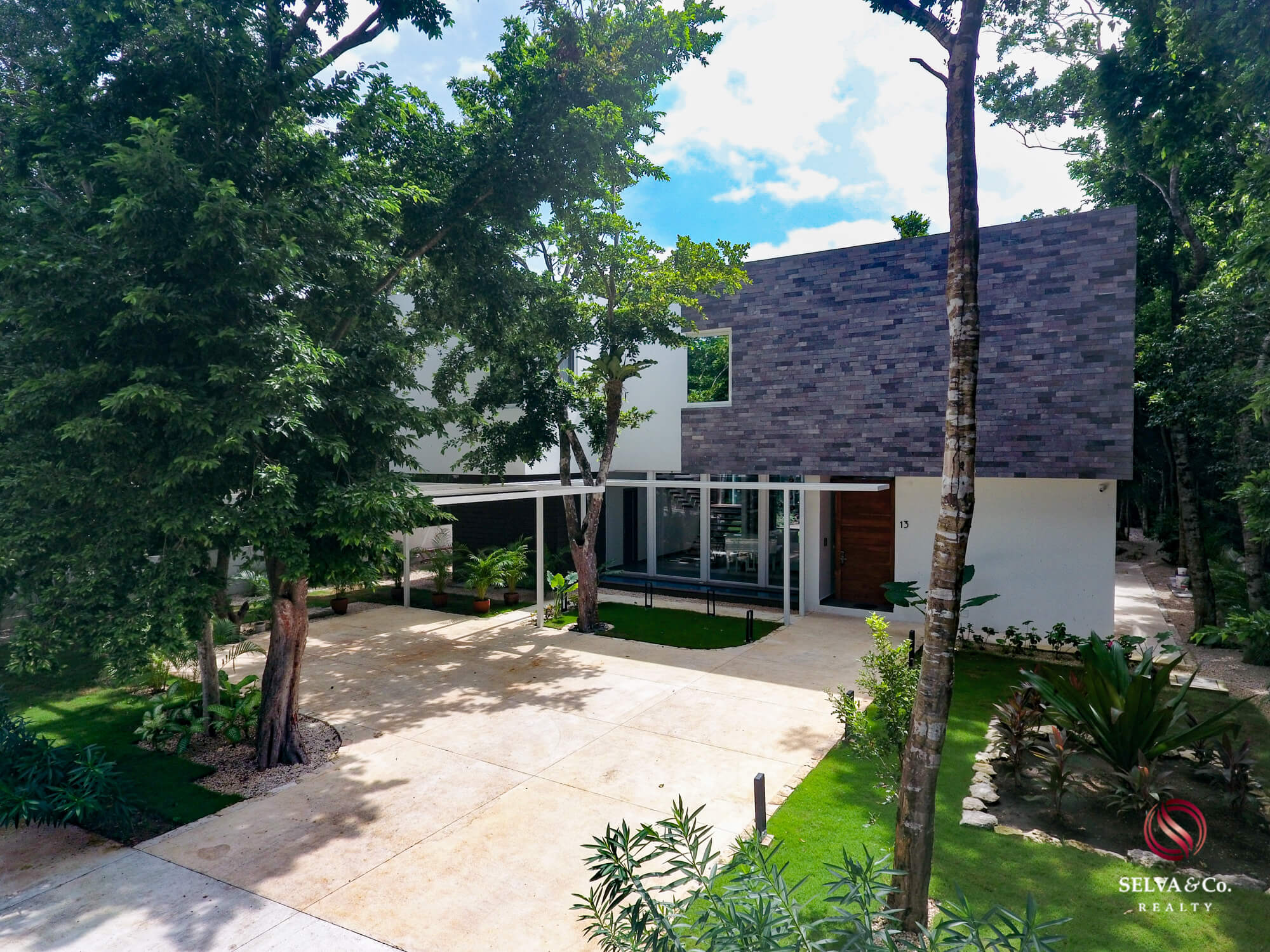 Beachfront house for sale Tulum, in Tankah Bay, pool and 25 meter beach.
