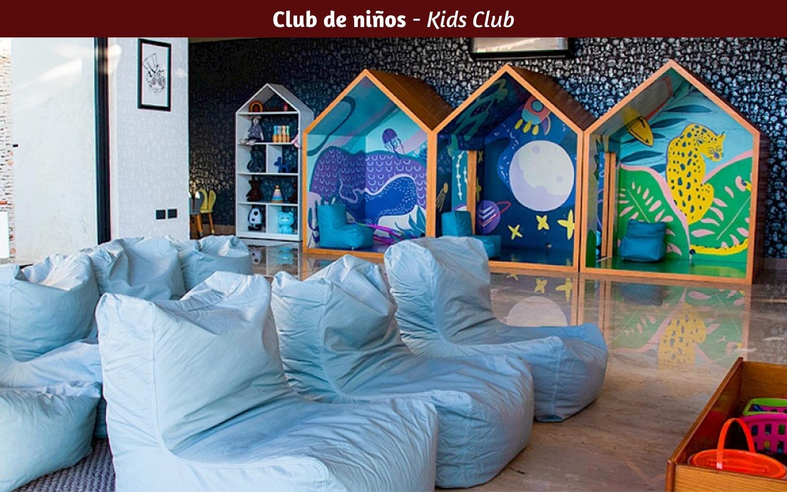 Casa de dos pisos con alberca privada, en Residencial privado con casa club, en venta Mérida