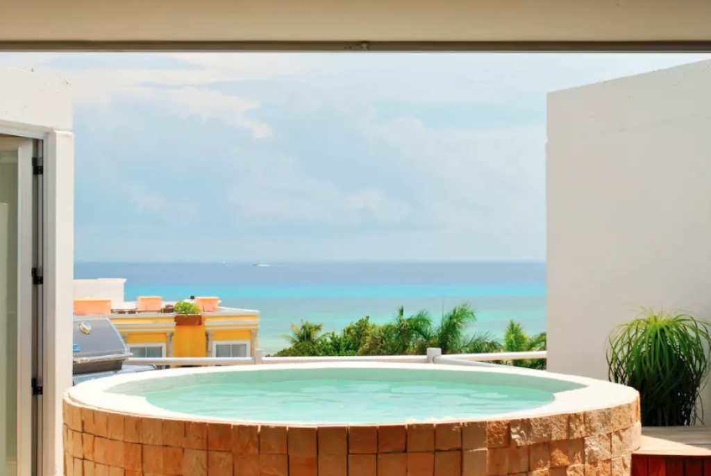 Penthouse de dos pisos frente al mar, con alberca, pre-venta Playa del Carmen.
