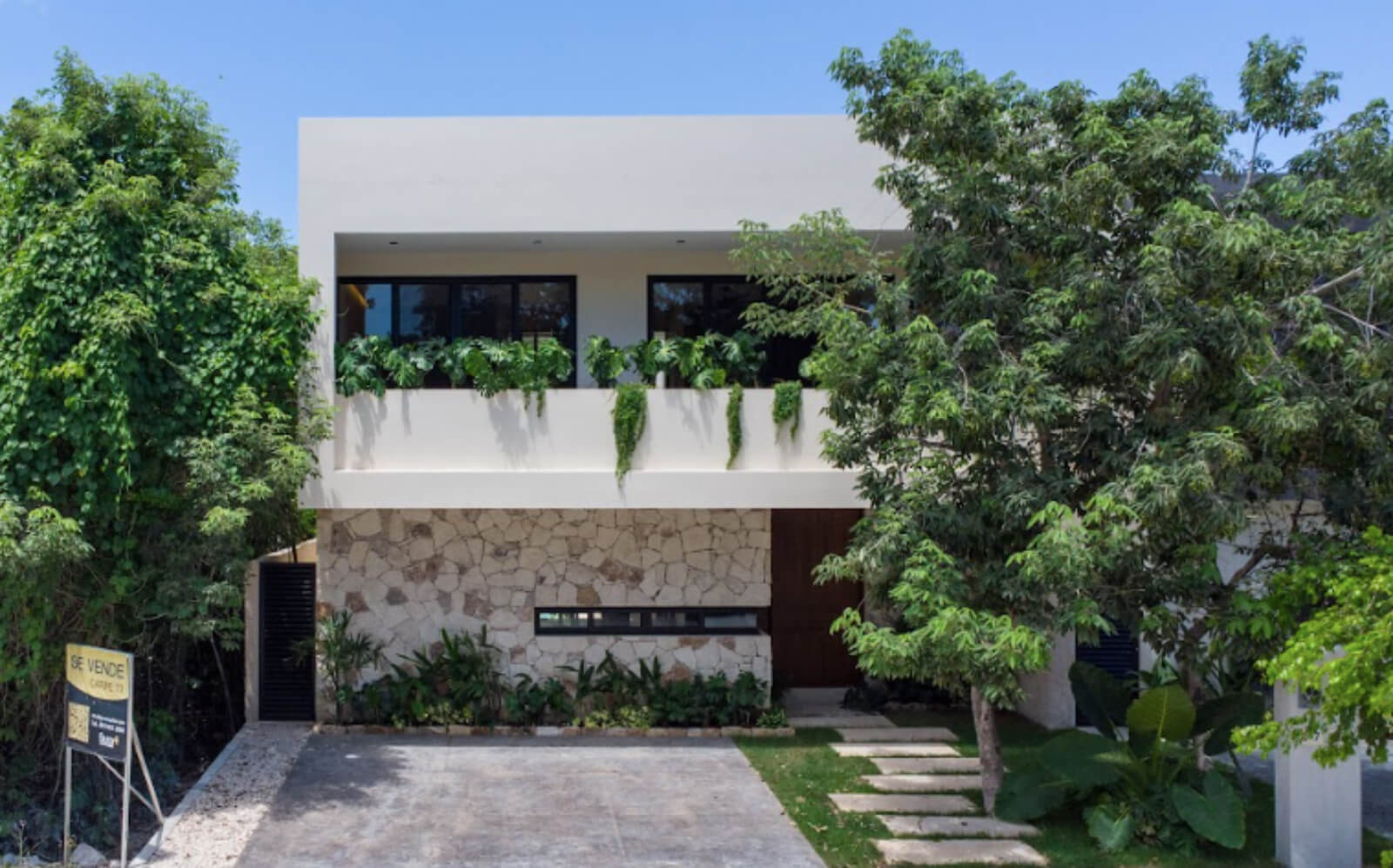 House with pool, terrace, garden, El Cielo Residential, Playa del Carmen.