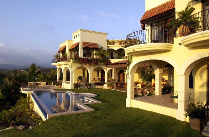 Casa con vista al mar, jardín y alberca privada, diseño rústico venta en  Residencial Conejos, Huatulco.